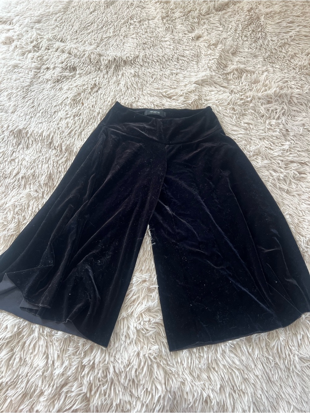 Black Velvet Wide-Leg crop Bottoms